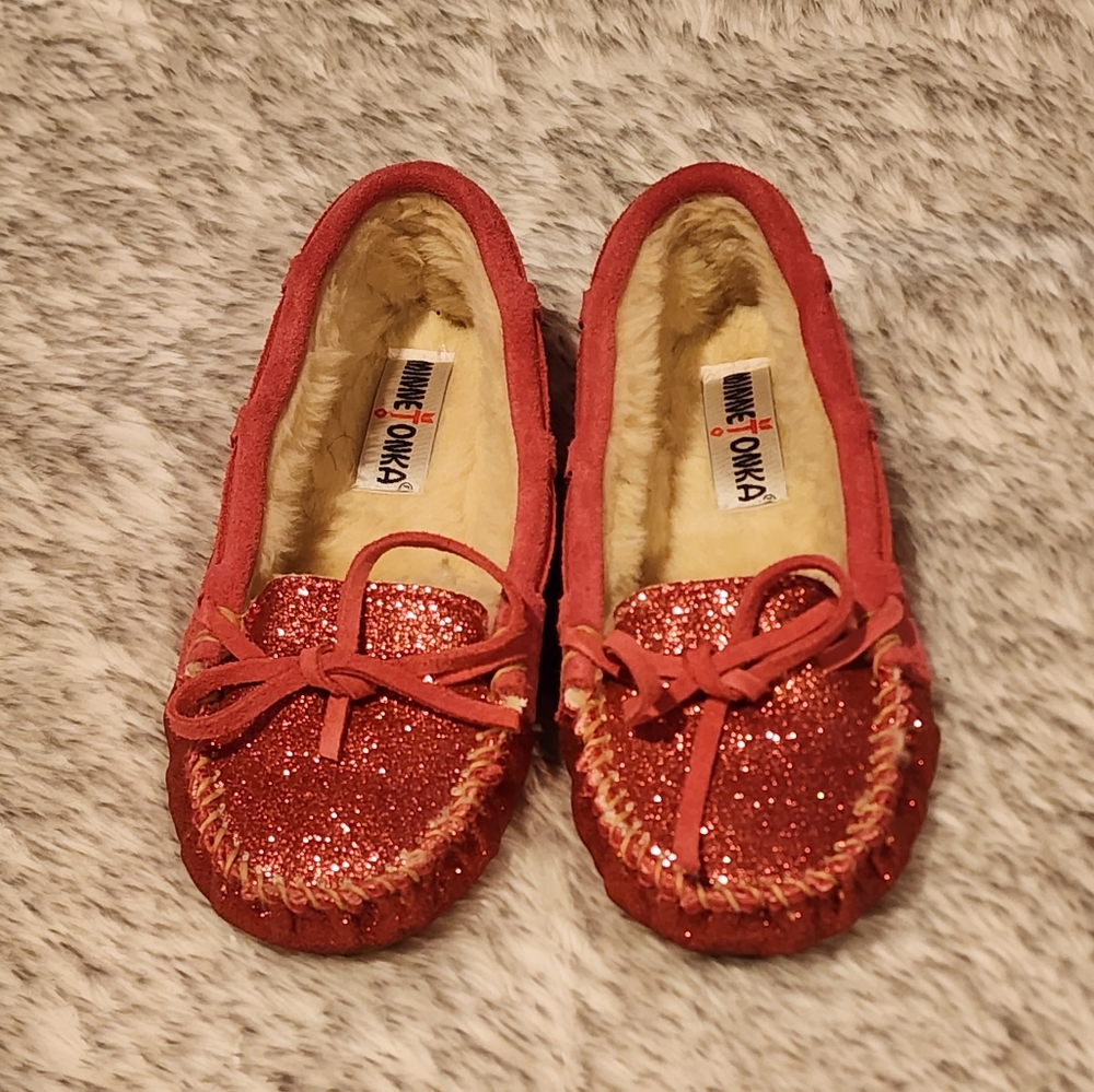 Sparkling glitter pink Minnetonka Moccasin Slipper size 6